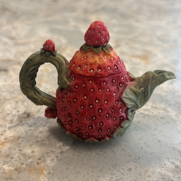 Teapot set, Miniature with removable lids. Large is Avon. Two smaller unmarked. - Picture 7 of 13